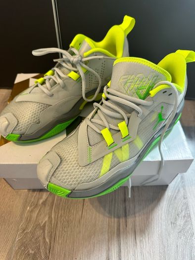 BNIB Nike Jordans UK 8