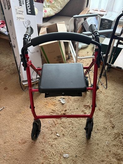 Drive DeVilbiss 4-Wheel Rollator Walker with Seat & Storage