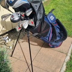 Wilson Stand Golf Bag and a few clubs