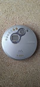 Sony Walkman FM/AM Radio D-FJ401