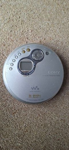 Sony Walkman FM/AM Radio D-FJ401