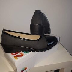 Ladies shoes
