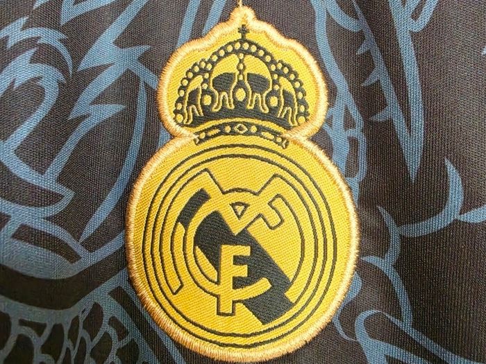 Real Madrid Dragon Edition Shirt #7 Vini Jr. - Size M