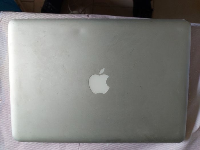 Apple MacBook Pro, 13 inch, Mid 2010, 4GB Ram, 500GB HDD, Ready for reinstalling High Sierra, excellent Battery and very good cosmetic condition