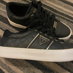 ladies Guess shoe original bought in guess shop