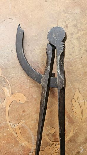 Antique wing dividers 8 3/4"