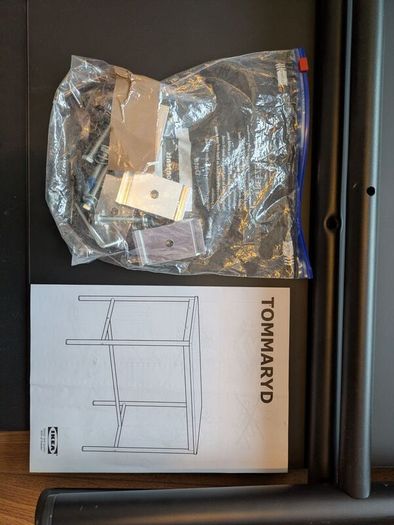 Table (black high table)