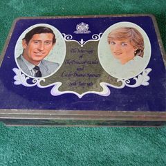 Vintage Carburys Milk Chocolate Souvenir Tin/ The marriage of Prince of Wales & Lady Diana Spencer