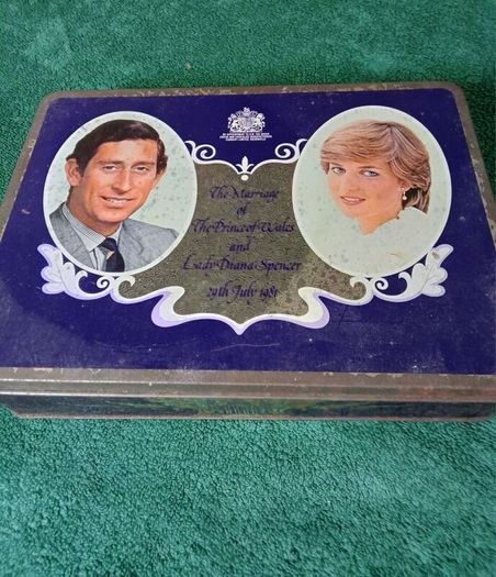Vintage Carburys Milk Chocolate Souvenir Tin/ The marriage of Prince of Wales & Lady Diana Spencer
