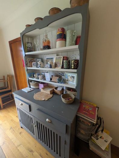 Pine dresser kitchen hutch with 2 x drawers and pull out drawers