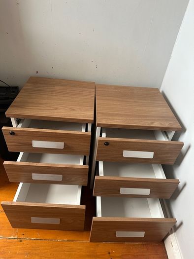 drawers/filing cabinets