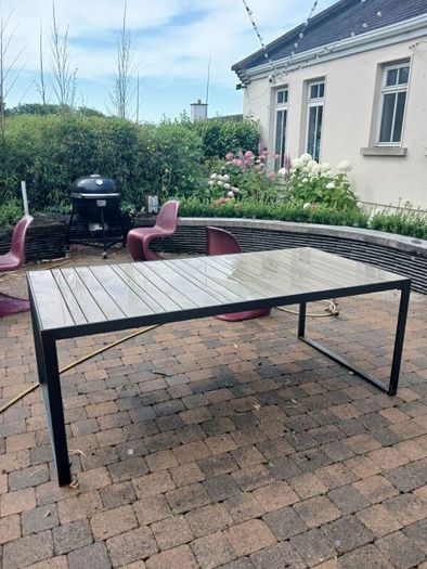 Outdoor table and chairs