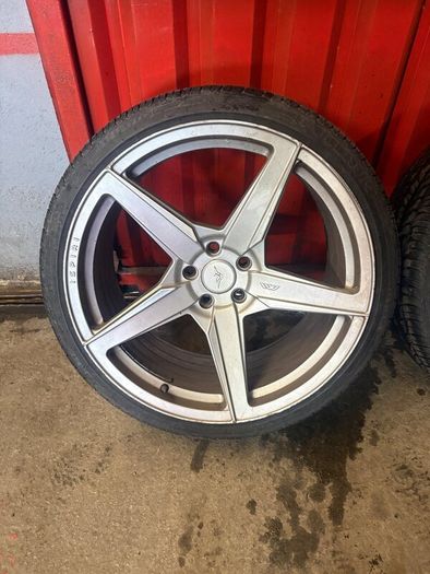 20-inch alloy wheels