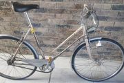 retro ladies bike( can deliver)