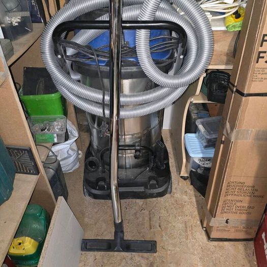 Wet dry vacuum