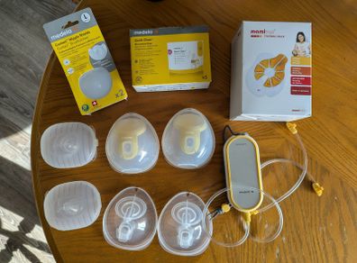 Medela Freestyle Breast Pump Bundle
