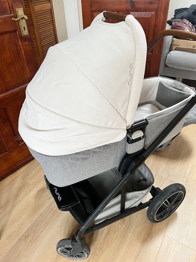 Nuna mixx buggy and carrycot/pram