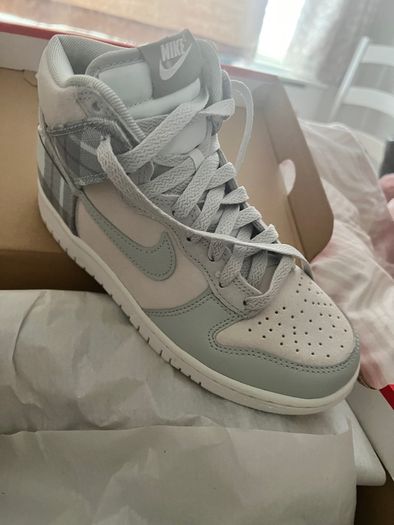 nike dunks size 5 (Brand New)