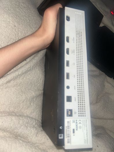 Selling 2 ps4 2 xbox 1's and a wheel set
