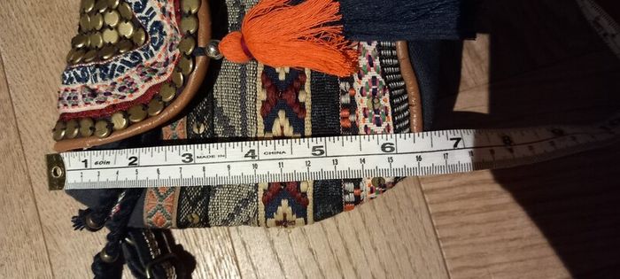 Accessorize small bucket bag