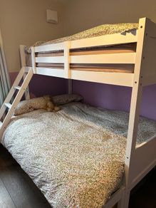 Triple bunk bed