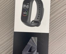Xiaomi Mi Smart Band 4 - Fitness Tracker with Heart Rate Monitor