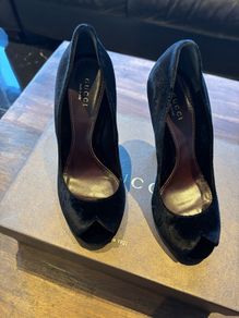 100% Authentic Gucci black velvet peep-toe pumps. Brand New Heels