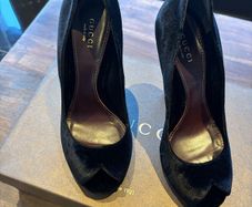100% Authentic Gucci black velvet peep-toe pumps. Brand New Heels