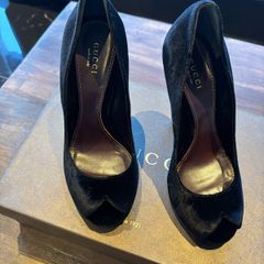 100% Authentic Gucci black velvet peep-toe pumps. Brand New Heels