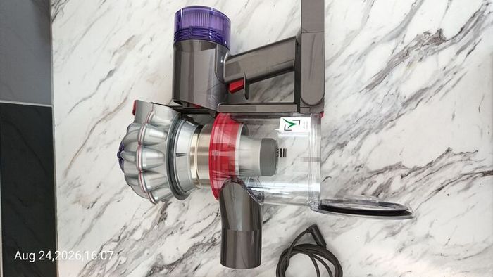 Brand new Dyson V8 Advanced