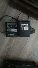 hitachi hammer drill and 2 battery's working perfect
