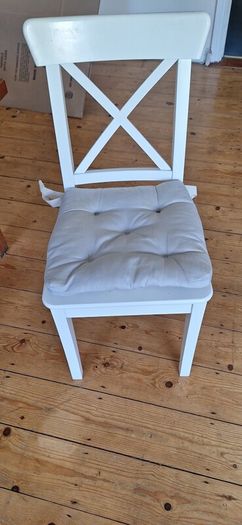 chairs  ikea usual price 75 euros table free