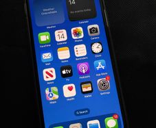 iPhone XS - Black - 64GB - Unlocked
