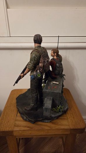 The Last of Us - Joel & Ellie Statue Post Pandemic Edition