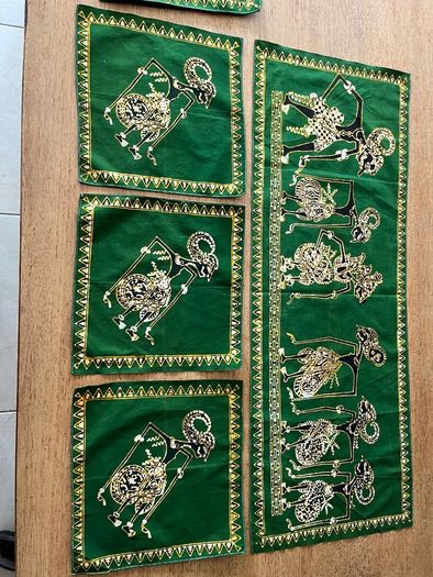 Vintage New Indonesia Table Runner + 6 napkins