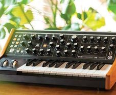 Moog Subsequent 25