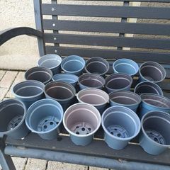 20x small plastic plant pot