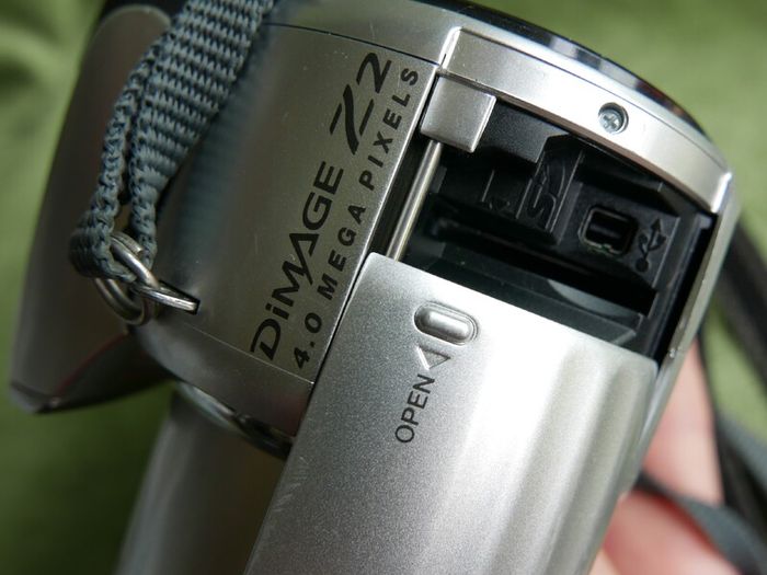 Konica Minolta Dimage Z2 4MP Digital Bridge Camera Working Tested