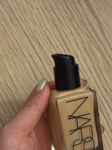 NARS Light Reflecting Foundation