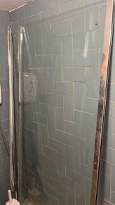 Shower screen