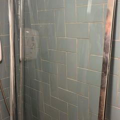Shower screen