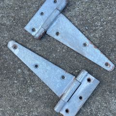 A pair of Galvanized T hinges (Dimensions in images)