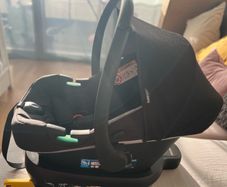 Babylo Car Seat and ISOFix Base R129 Excellent Condition