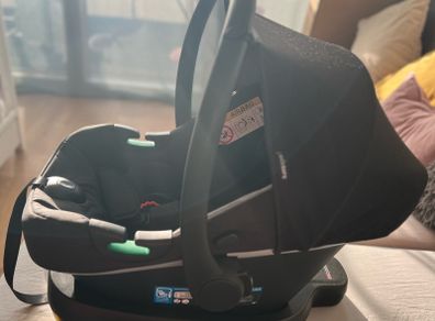Babylo Car Seat and ISOFix Base R129 Excellent Condition