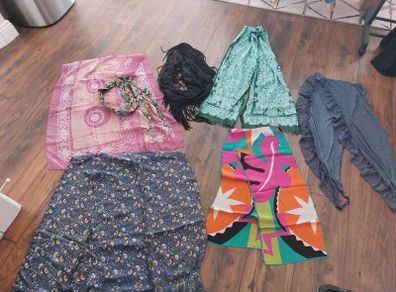 Lot of 8 scarves