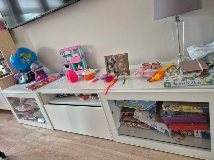Tv cabinet