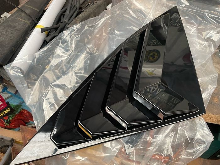Bonnet vents/fins/rear side window covers
