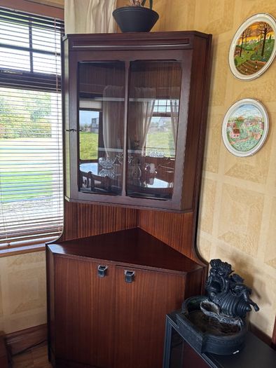 Beautiful Mid-Century Style Vintage Corner Display Cabinet / China Hutch