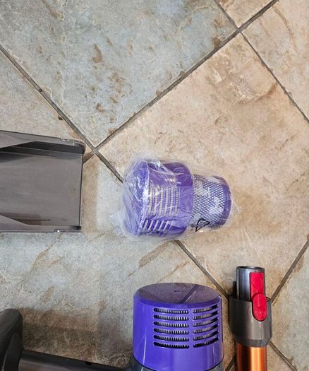 Dyson v10 absolute