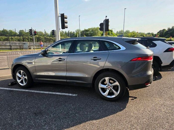 Jaguar F Pace